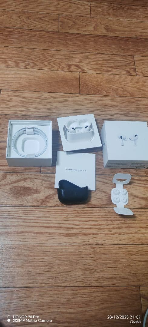 AirPods本体 A2190 充電ケース付き問題なく動作します。