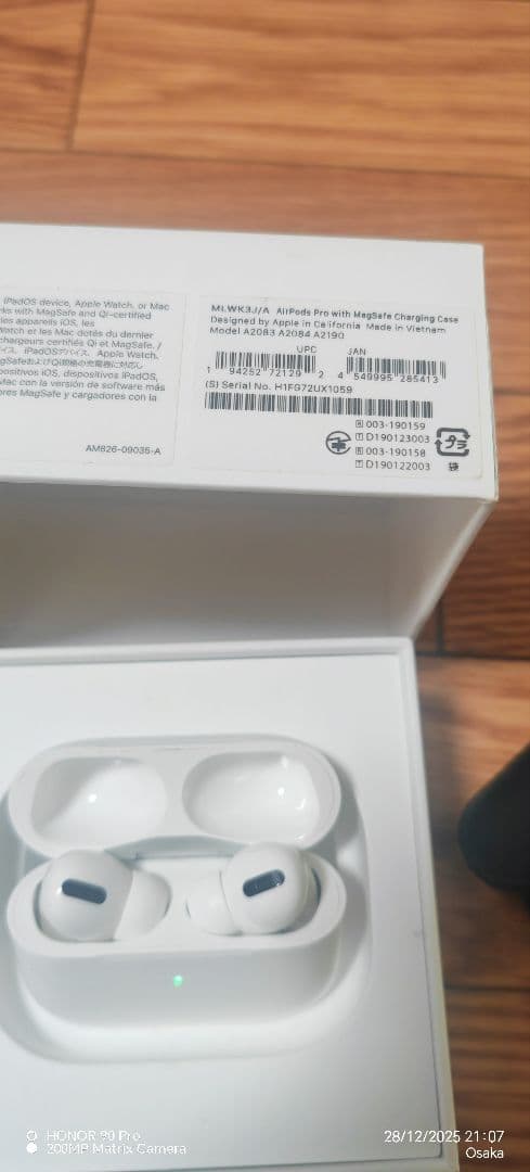 AirPods本体 A2190 充電ケース付き問題なく動作します。