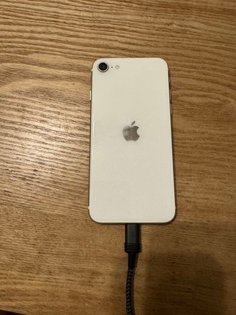 iPhone SE (第二世代A2296) docomo バッテリー80%