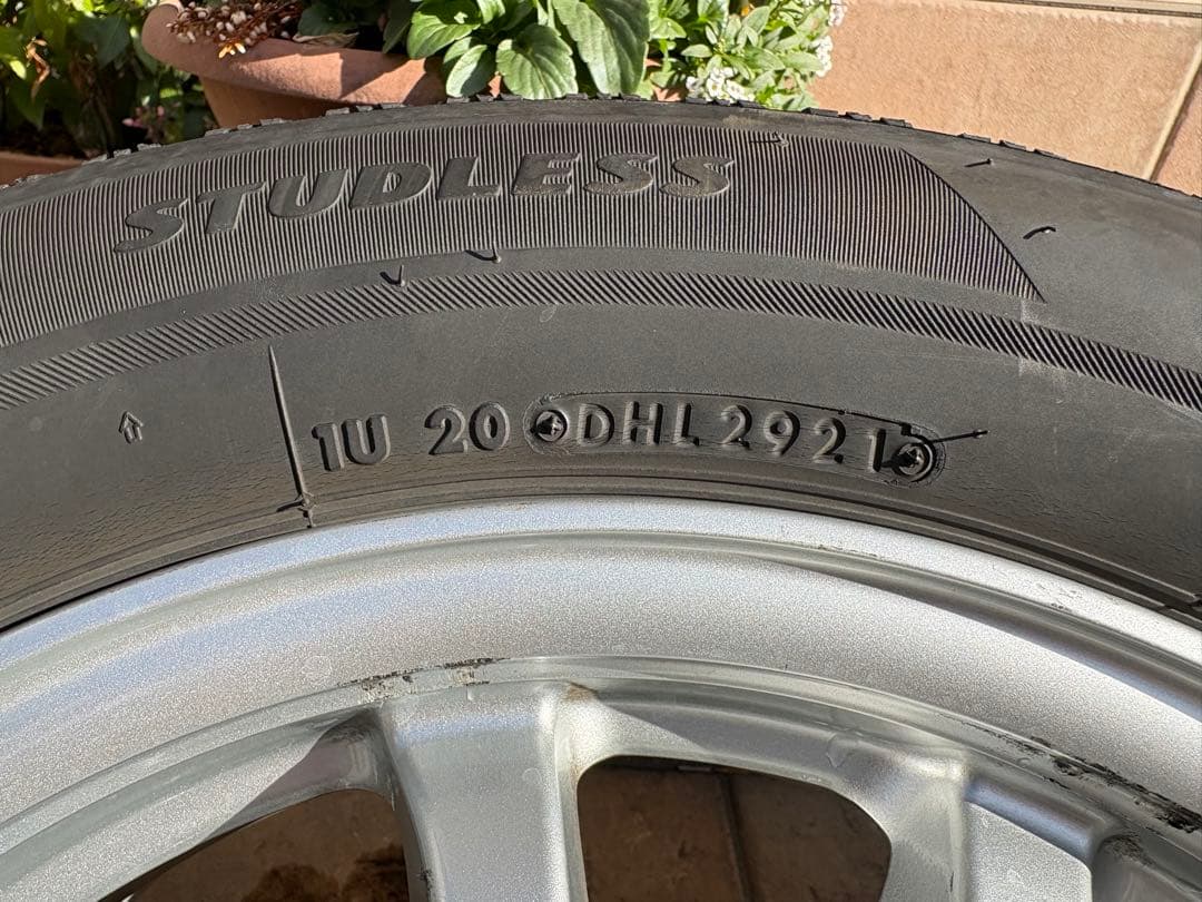 プリウスα　ブリヂストン スタッドレスセット 16インチ 205/60R16