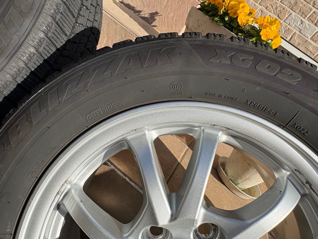 プリウスα　ブリヂストン スタッドレスセット 16インチ 205/60R16