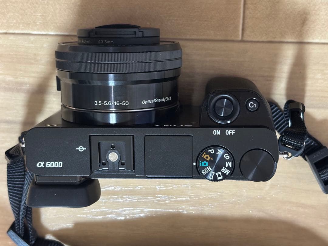 α6000ボディ•レンズ(単焦点レンズ、カメラケース付き)