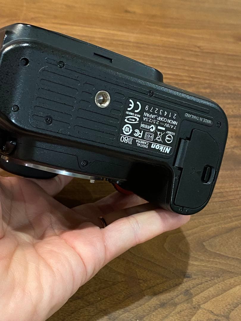 Nikon D80 デジタル一眼レフ　ボディとバッテリー
