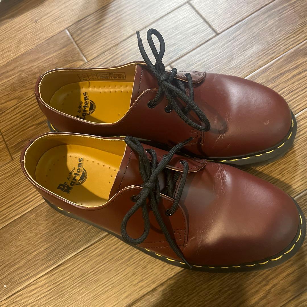 ドクターマーチン　チェリーレッド　3ホール　UK7
