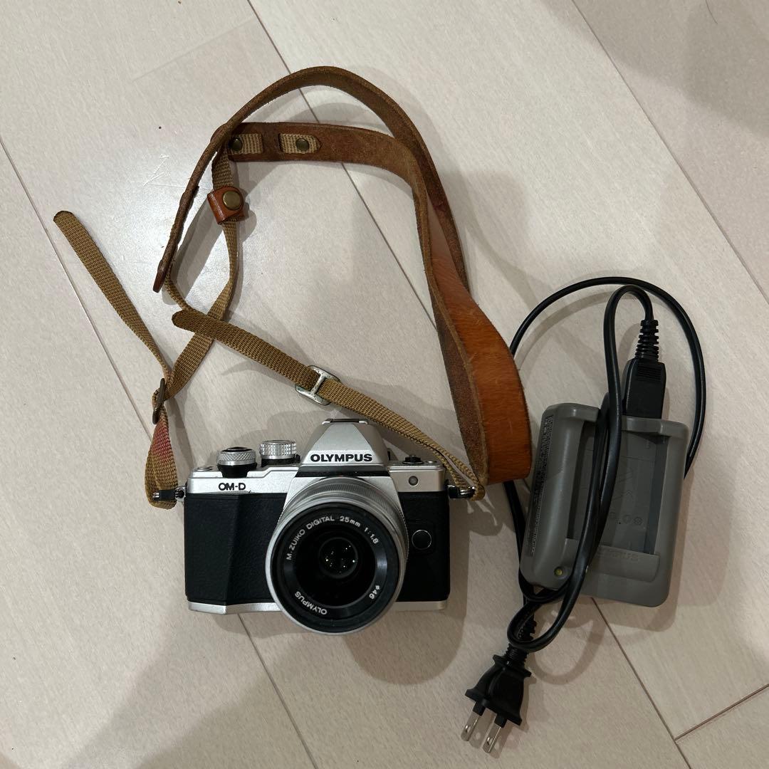 OLYMPUS OM-D E-M10 Mark II + 25mmレンズ