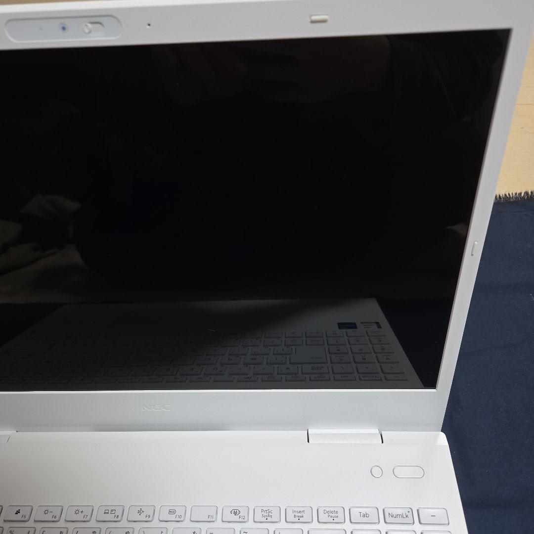 展示品　NEC LAVIE N15 PC-N155EJAW パールホワイト