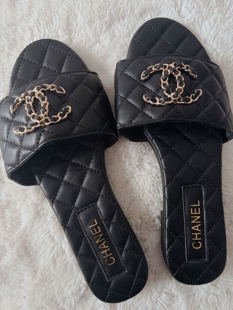 CHANEL ノベルティーブラック キルティングサンダル