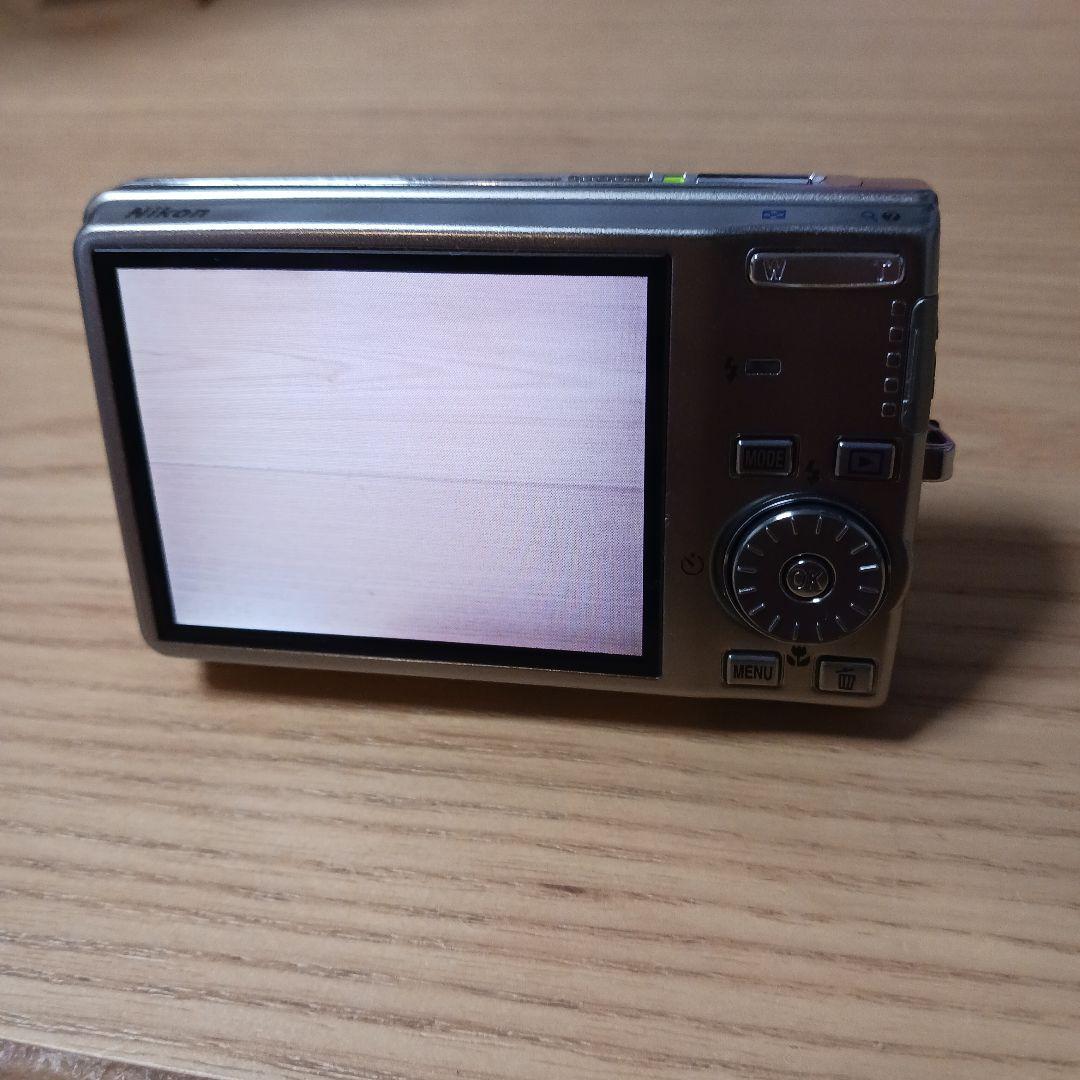 美品 Nikon ニコン COOLPIX S600 カメラ シルバー　レトロ