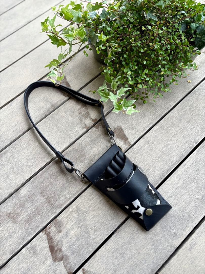 ヌメ革ブラック、ハラコカウの軽量コンパクトシザーケース