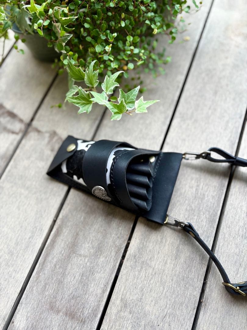 ヌメ革ブラック、ハラコカウの軽量コンパクトシザーケース