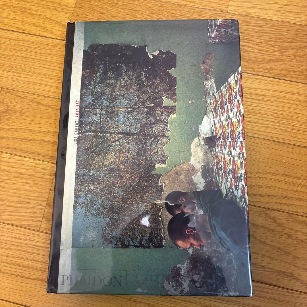 最終値下げ　Lise Sarfati Acta Est Phaidon