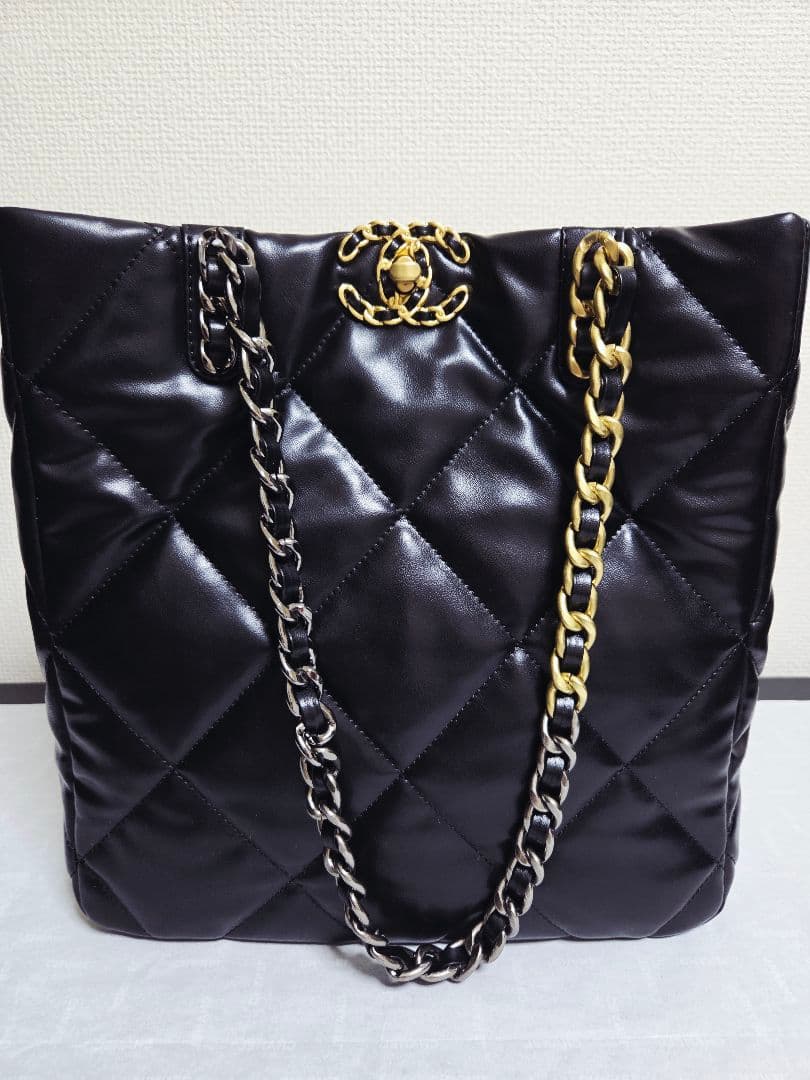 *ラムスキンショルダーバッグ*　ゴールド、シルバーチェーン　キルティングА4