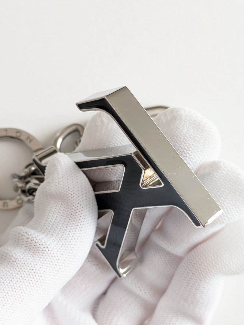 LOUIS VUITTON ルイヴィトン ポルトクレイニシャルLV キーホルダー