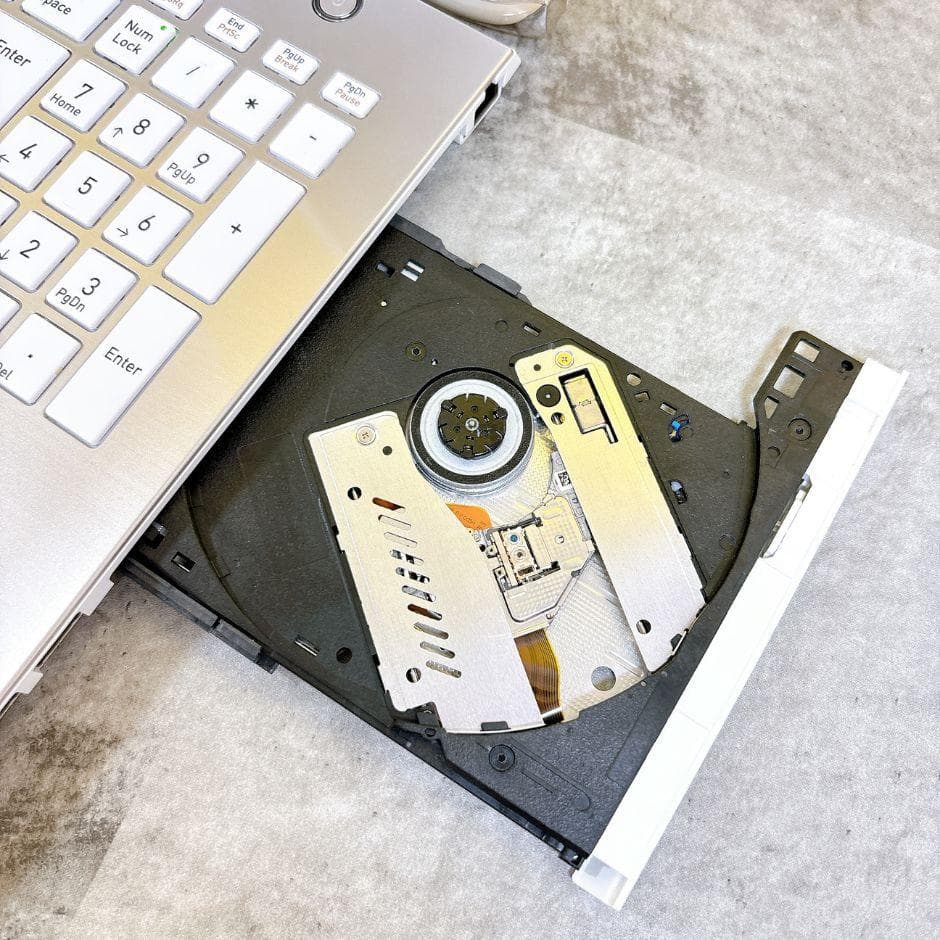 ほぼ美品✨新品メモリ16GB✨ｉ5 カメラ 薄型 フルHD ブルーレイWin11