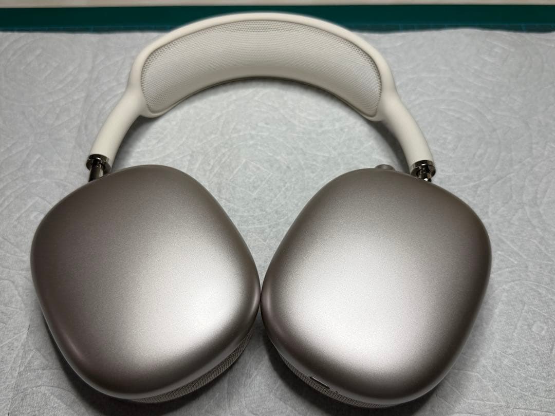 ワイヤレスヘッドホン シルバー オーバーイヤー