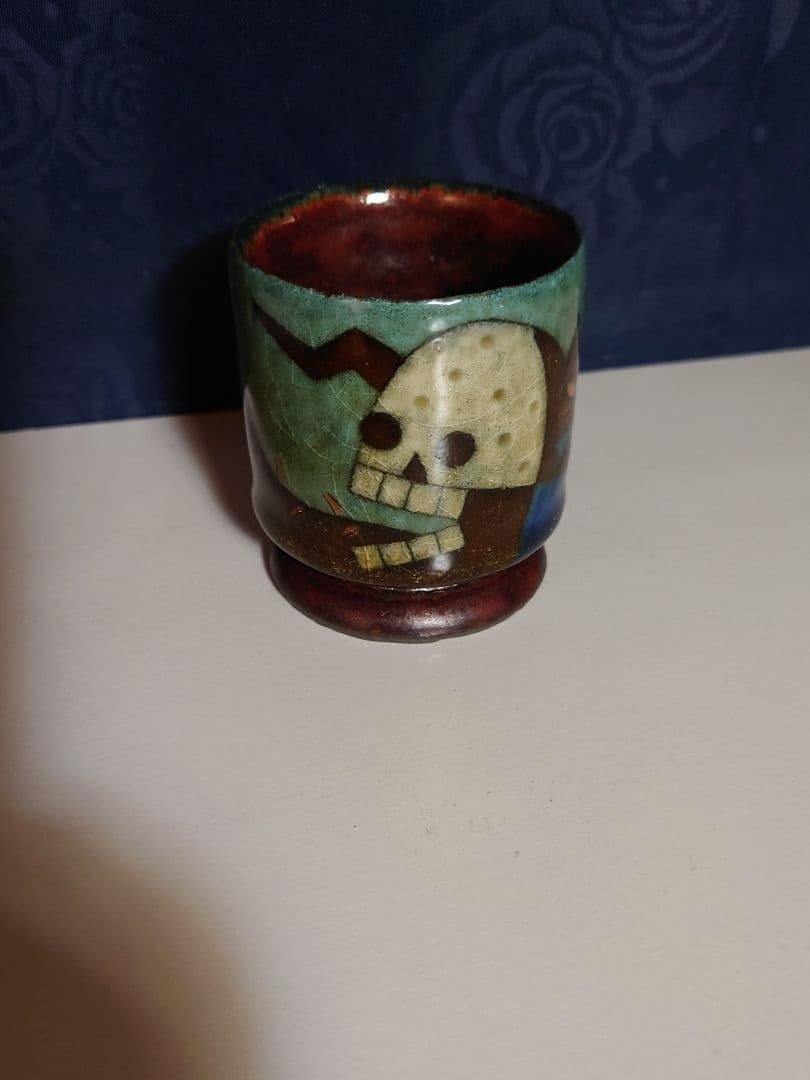 志村観行　朝どくろと夜猫は愛を語る図 盃