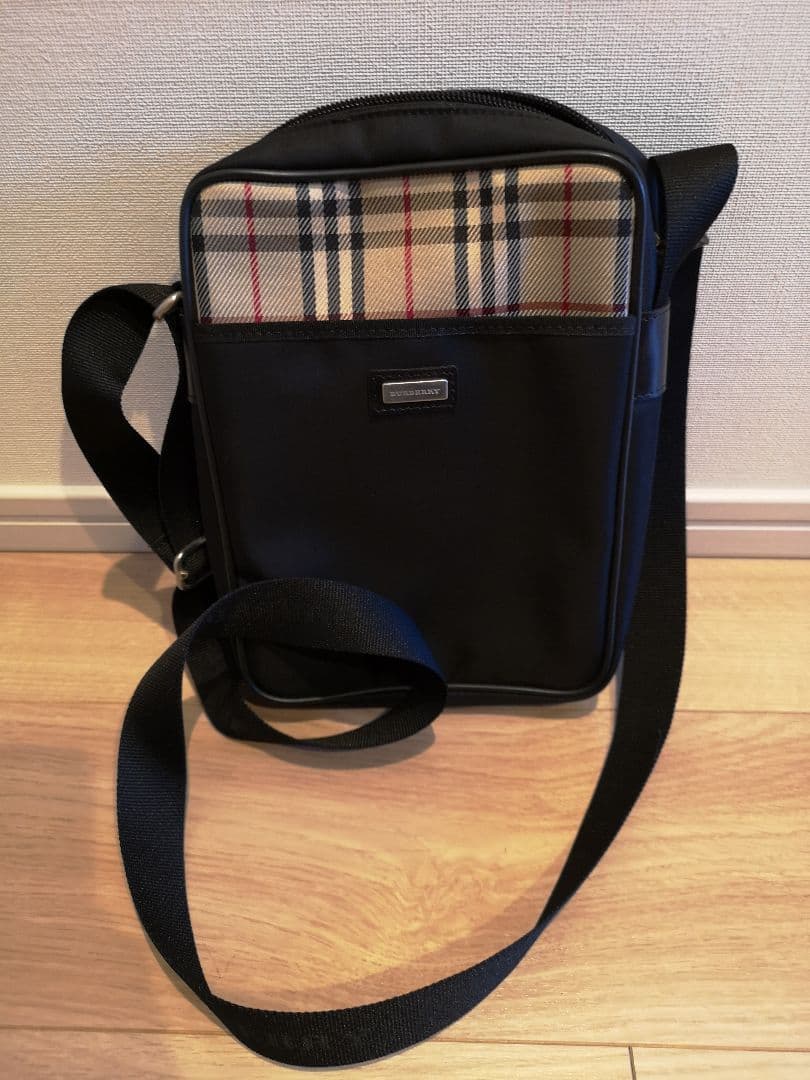 BURBERRY　ショルダーバッグ