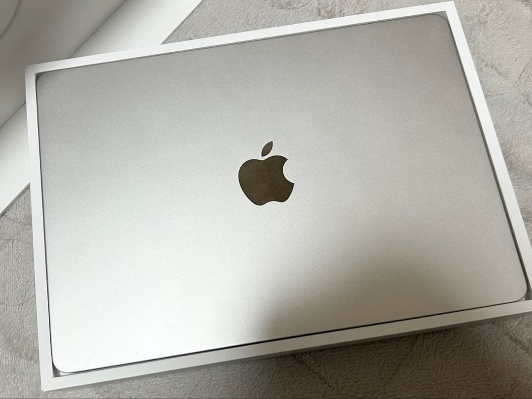 MacBook Air M3 13インチ スターライト 16GB/256GB