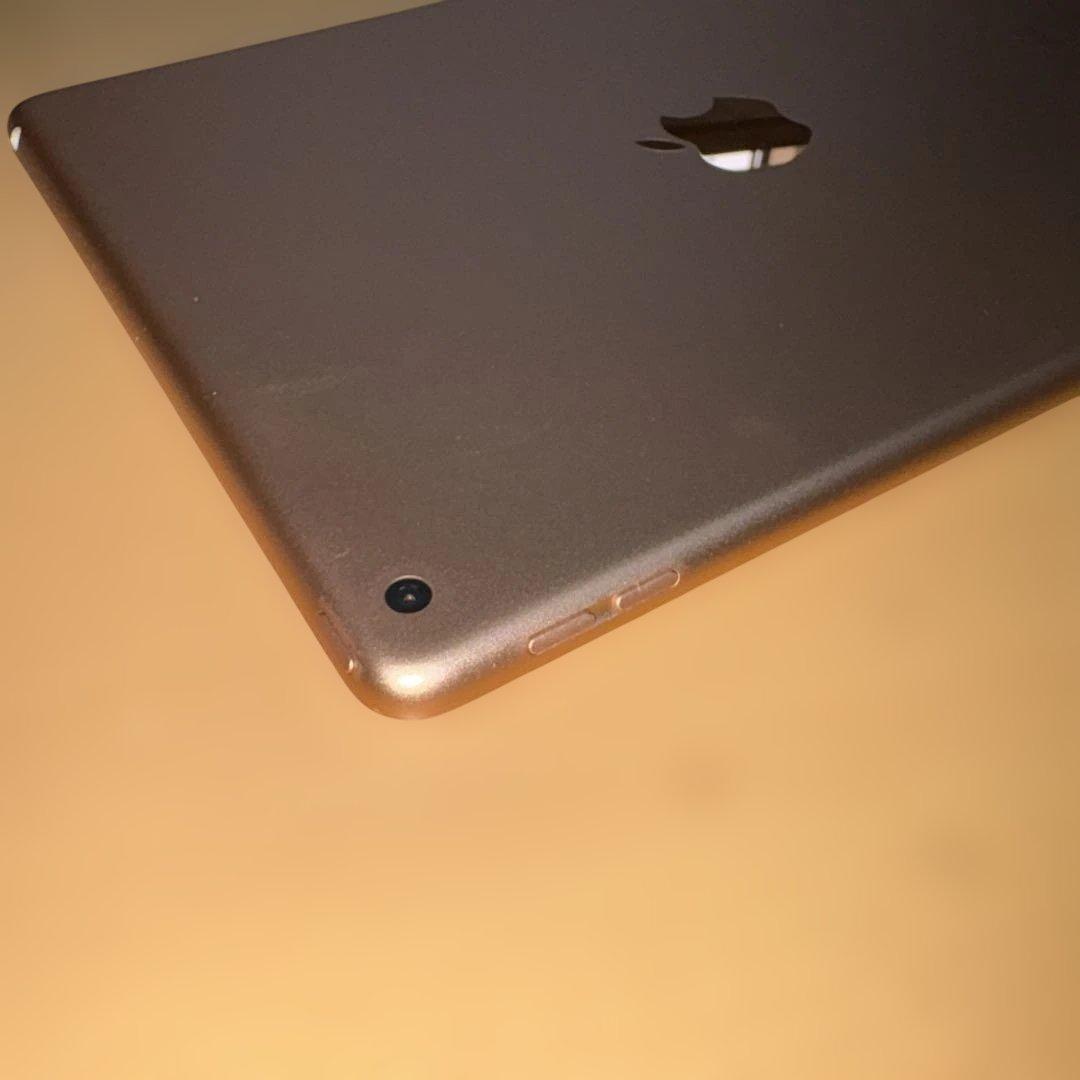 【限界処分】Apple iPad 第8世代　ゴールド 本体