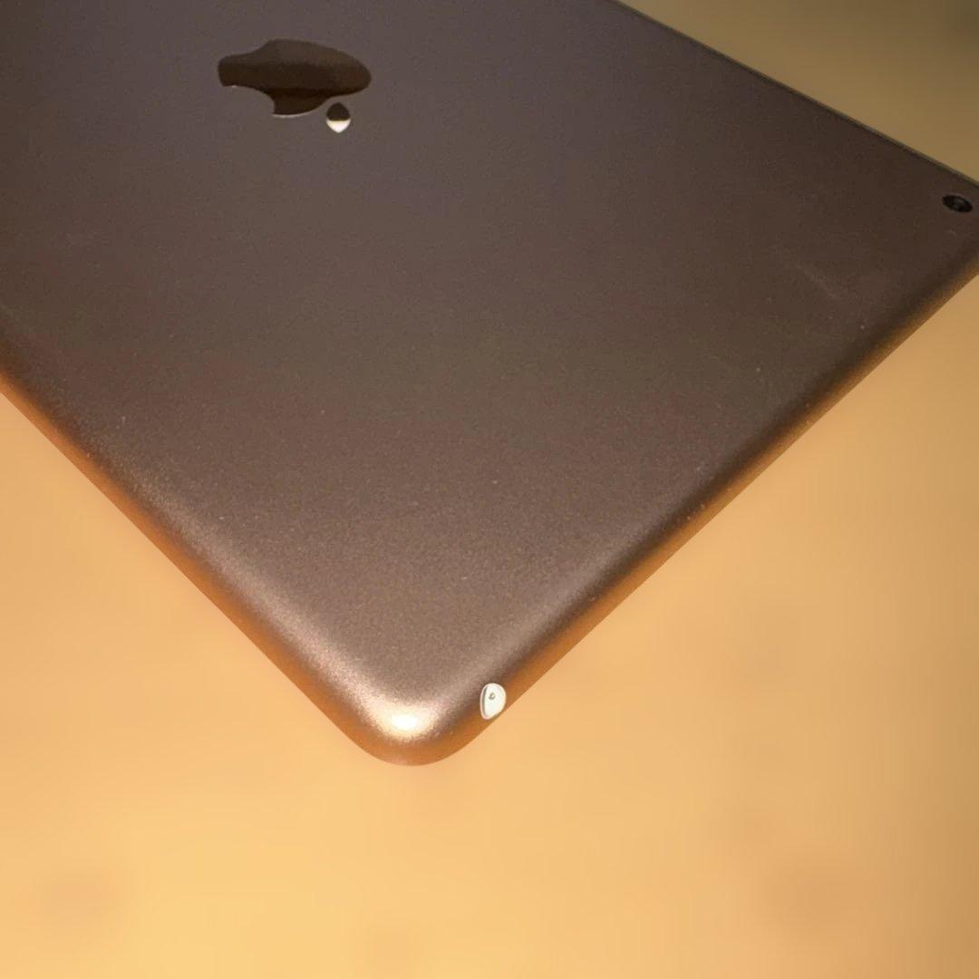 【限界処分】Apple iPad 第8世代　ゴールド 本体