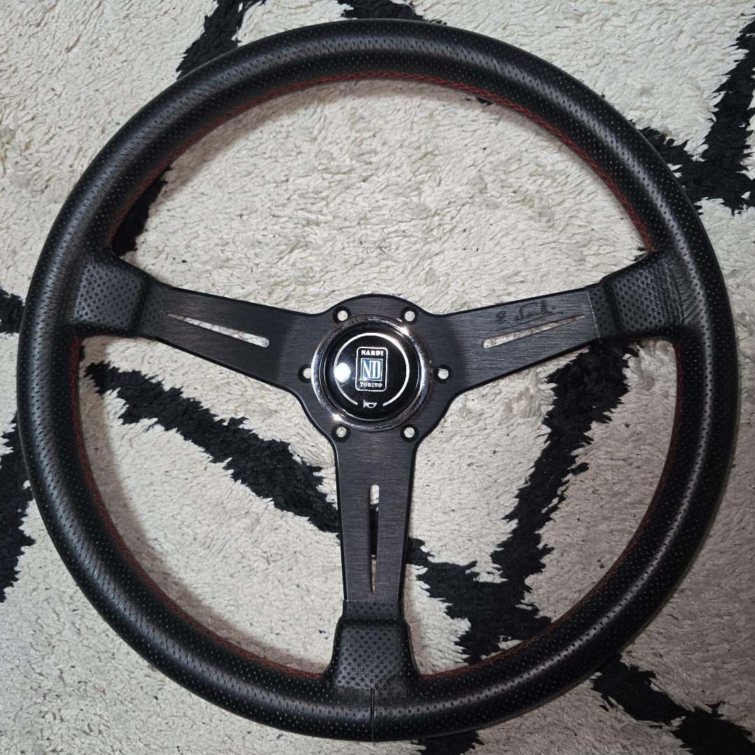 ナルディ　ステアリング　ハンドル　パンチングレザー　レットステッチ
