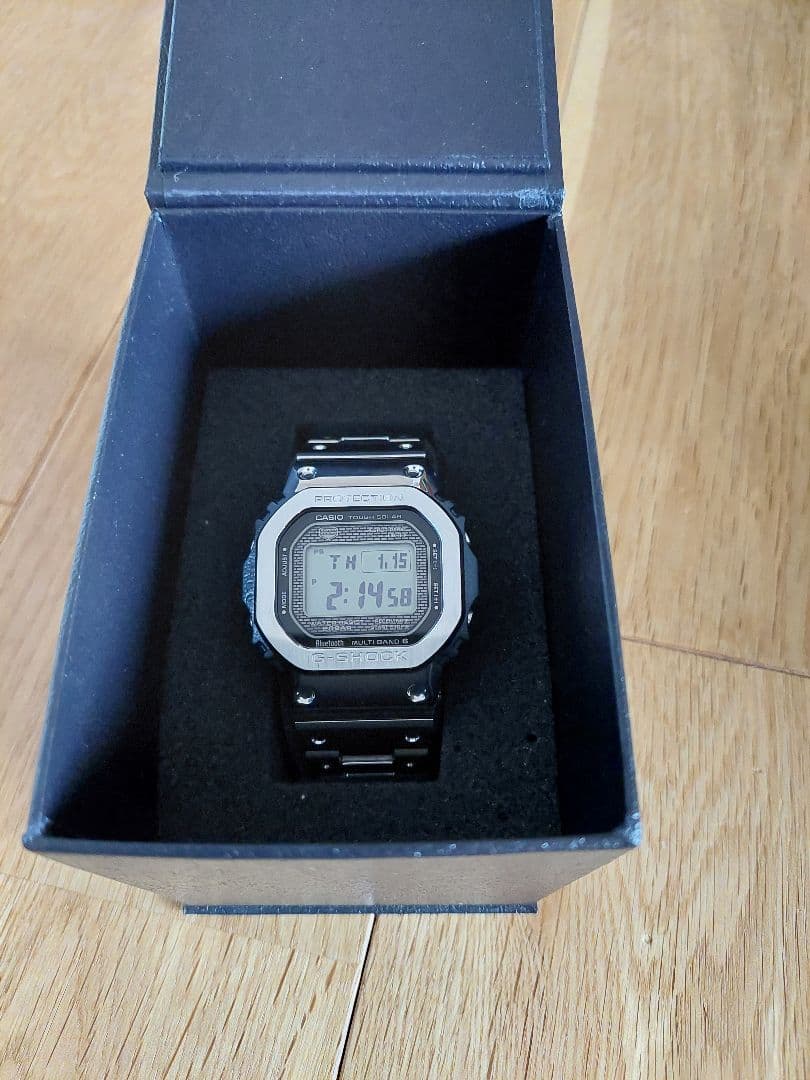 美品　G-SHOCK GMW-B5000D-1JF　フルメタル　シルバー