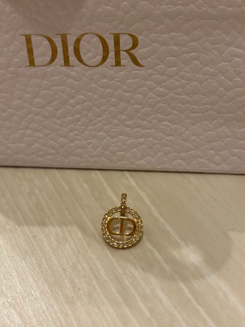Dior ゴールド CD ロゴ ピアス(片耳用)