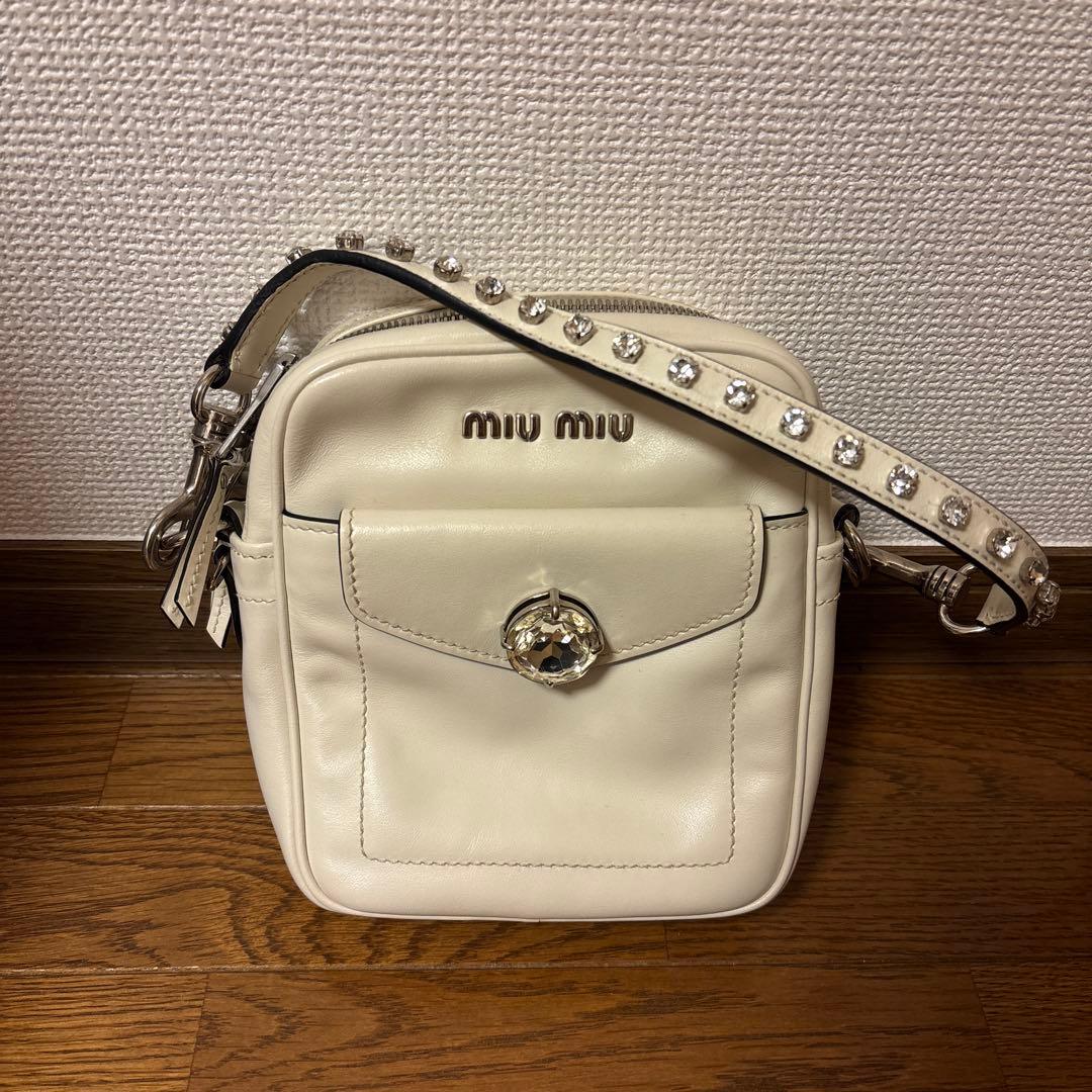 miumiu ミュウミュウ　ミニバッグ　ショルダーバッグ　白
