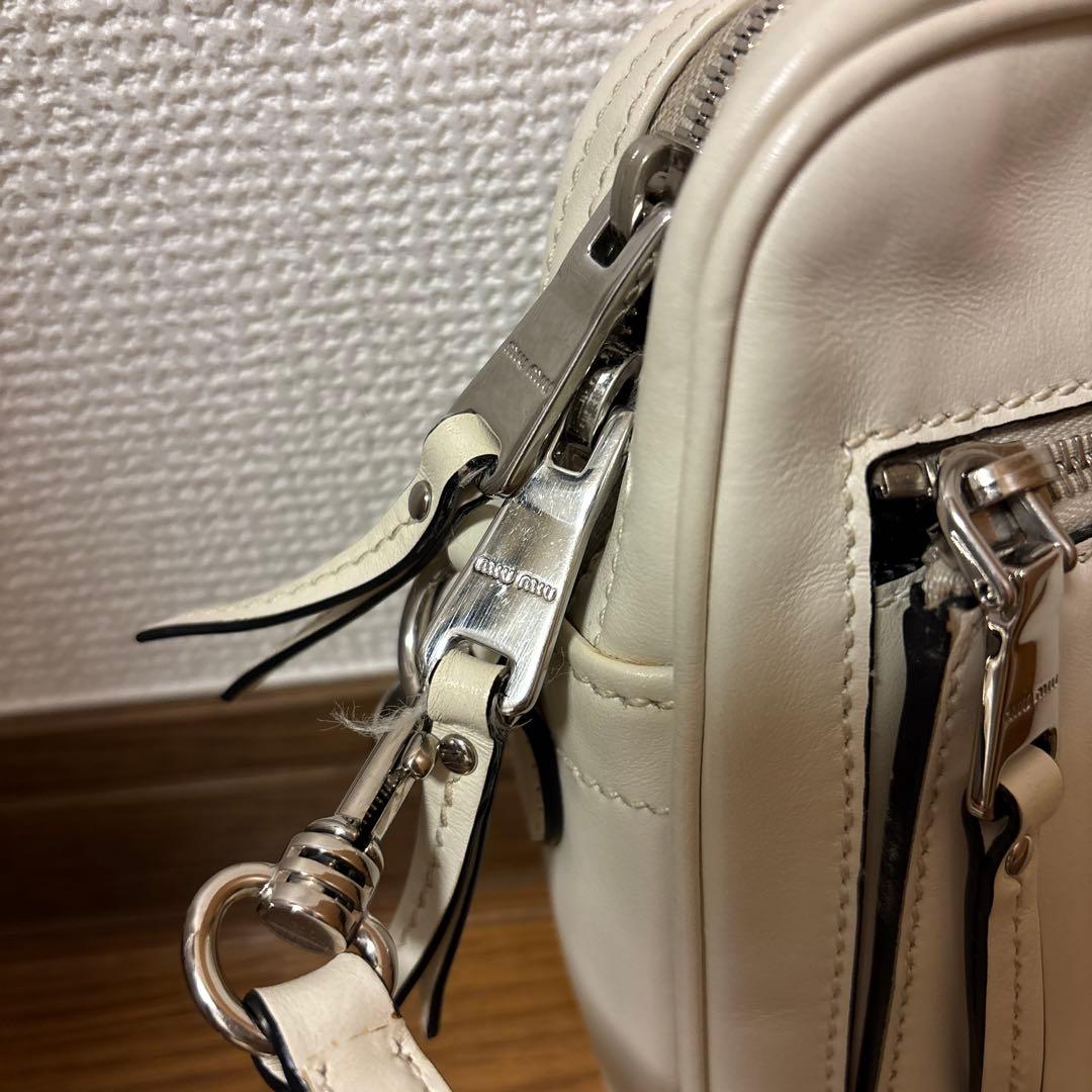 miumiu ミュウミュウ　ミニバッグ　ショルダーバッグ　白