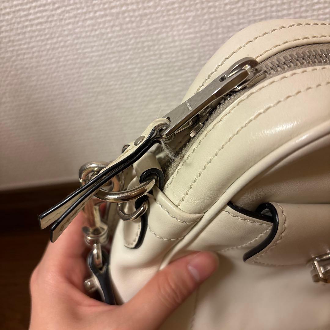 miumiu ミュウミュウ　ミニバッグ　ショルダーバッグ　白
