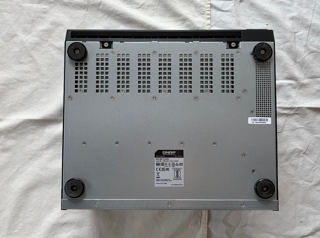 QNAP TL-D800C 8ベイ JBODストレージエンクロージャ