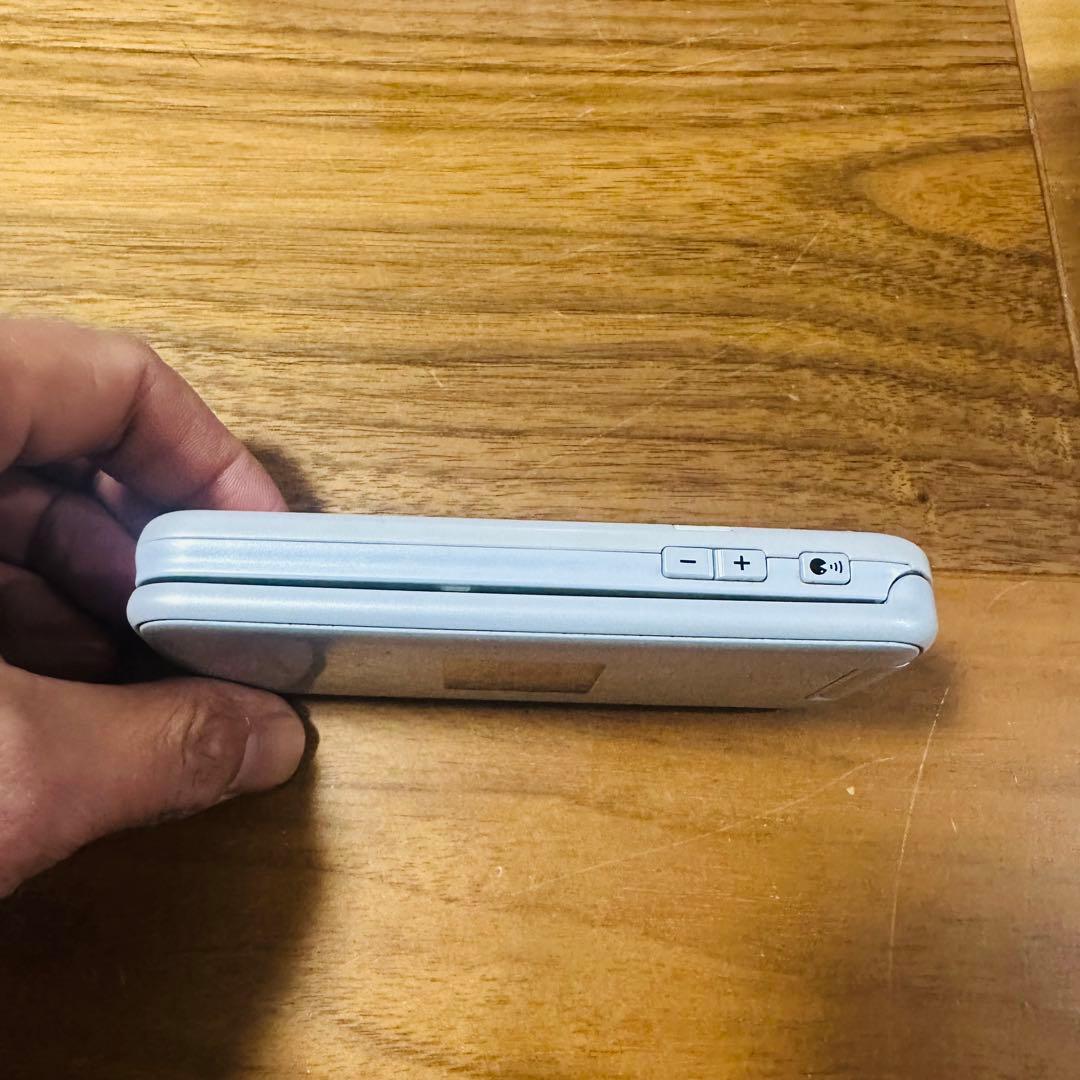 ドコモ らくらくホン F-01M ホワイト通電確認済 初期化済