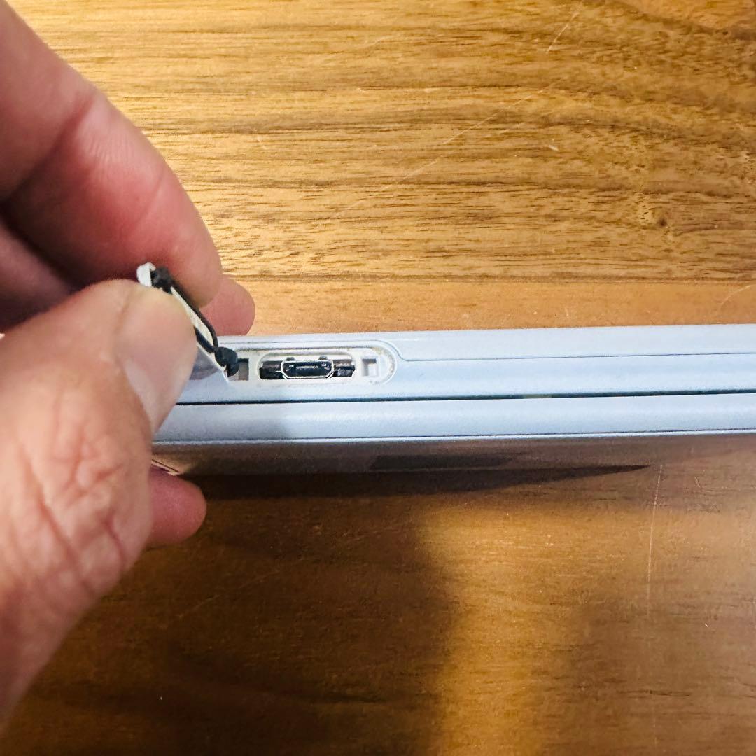 ドコモ らくらくホン F-01M ホワイト通電確認済 初期化済