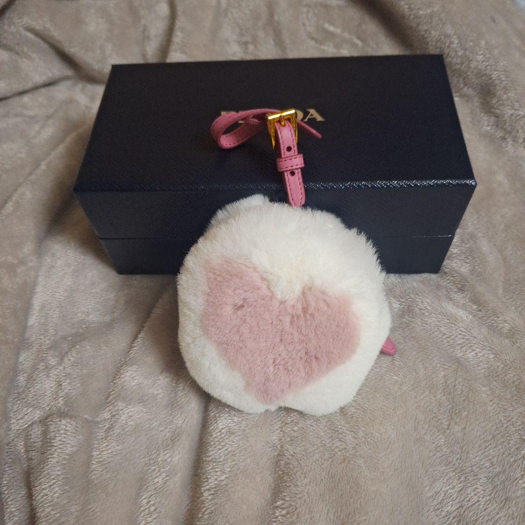 PRADA。ラビットファーチャーム