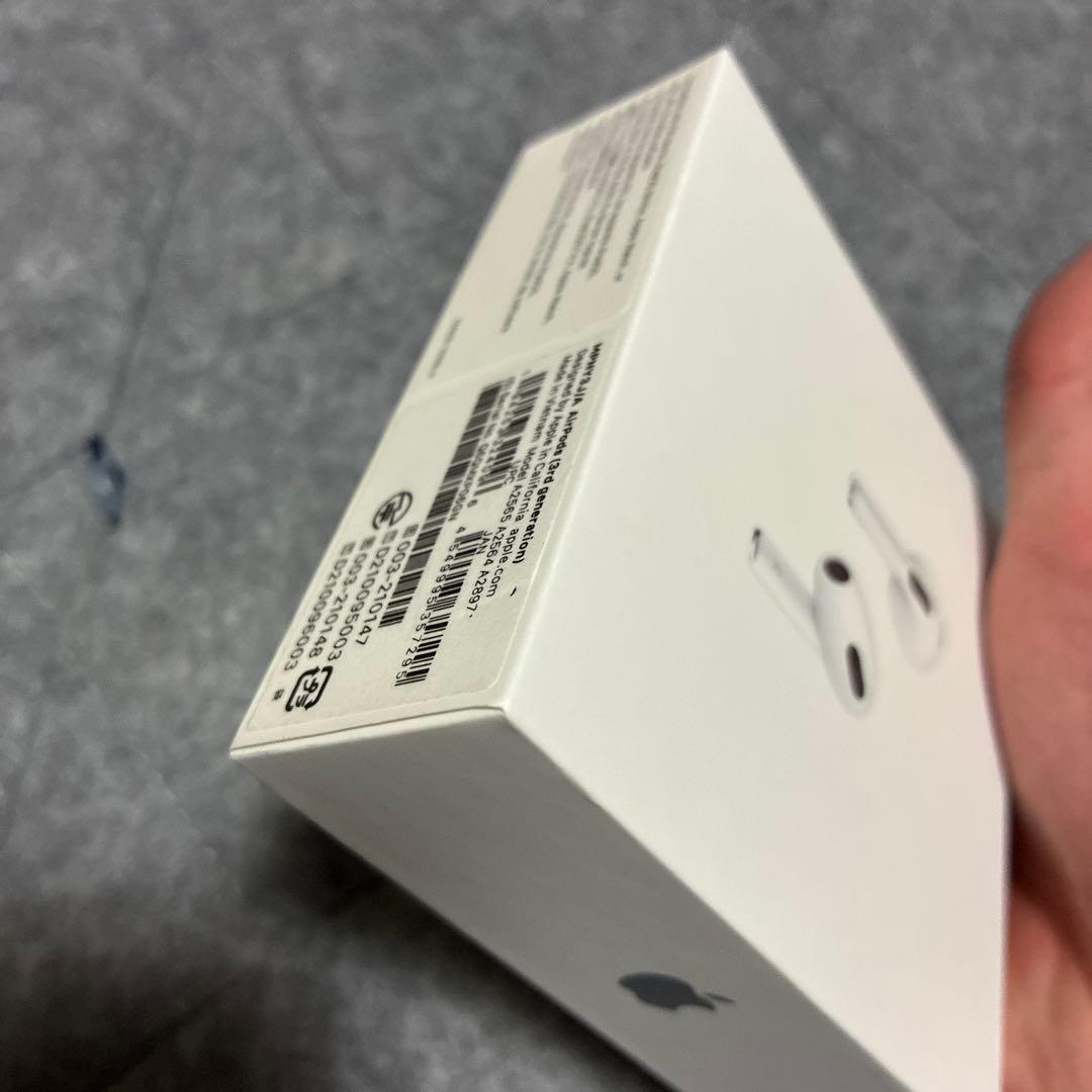【美品】AirPods 第3世代　本体 ホワイト 充電ケース付き