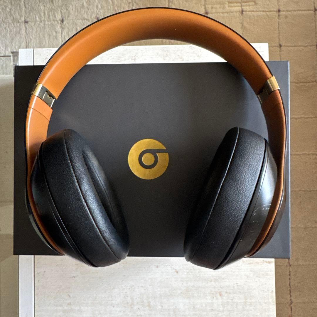 beats ワイヤレスヘッドホン ブラック/ブラウン