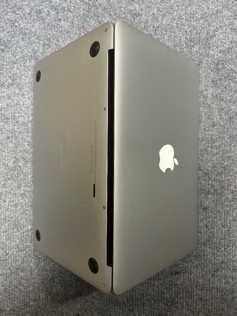 MacBook Air Mid 2013 11インチ Sequoia 完動品