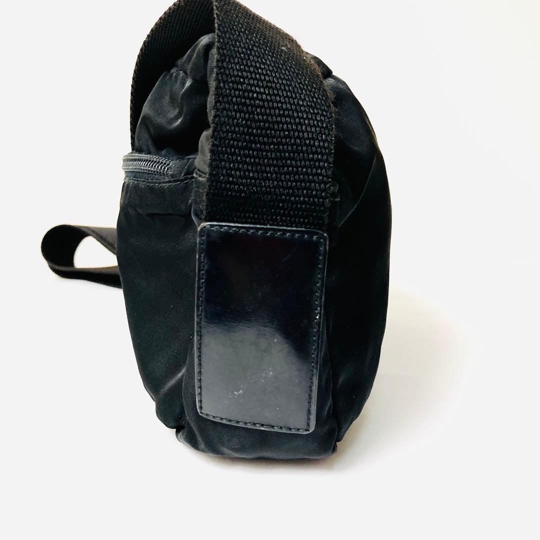 プラダ 三角プレート カメラバッグ ボディバッグ