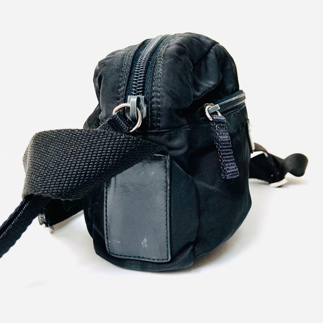 プラダ 三角プレート カメラバッグ ボディバッグ