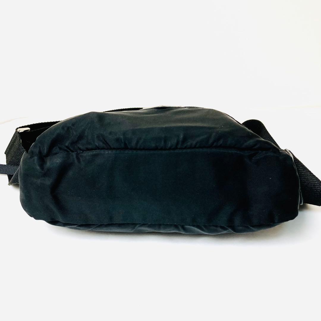 プラダ 三角プレート カメラバッグ ボディバッグ