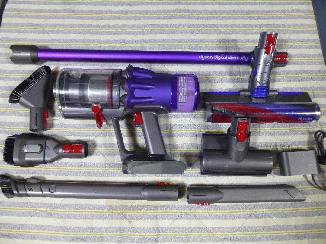 ダイソンSV18　動作確認済み　目立つ様なキズの無い良品です