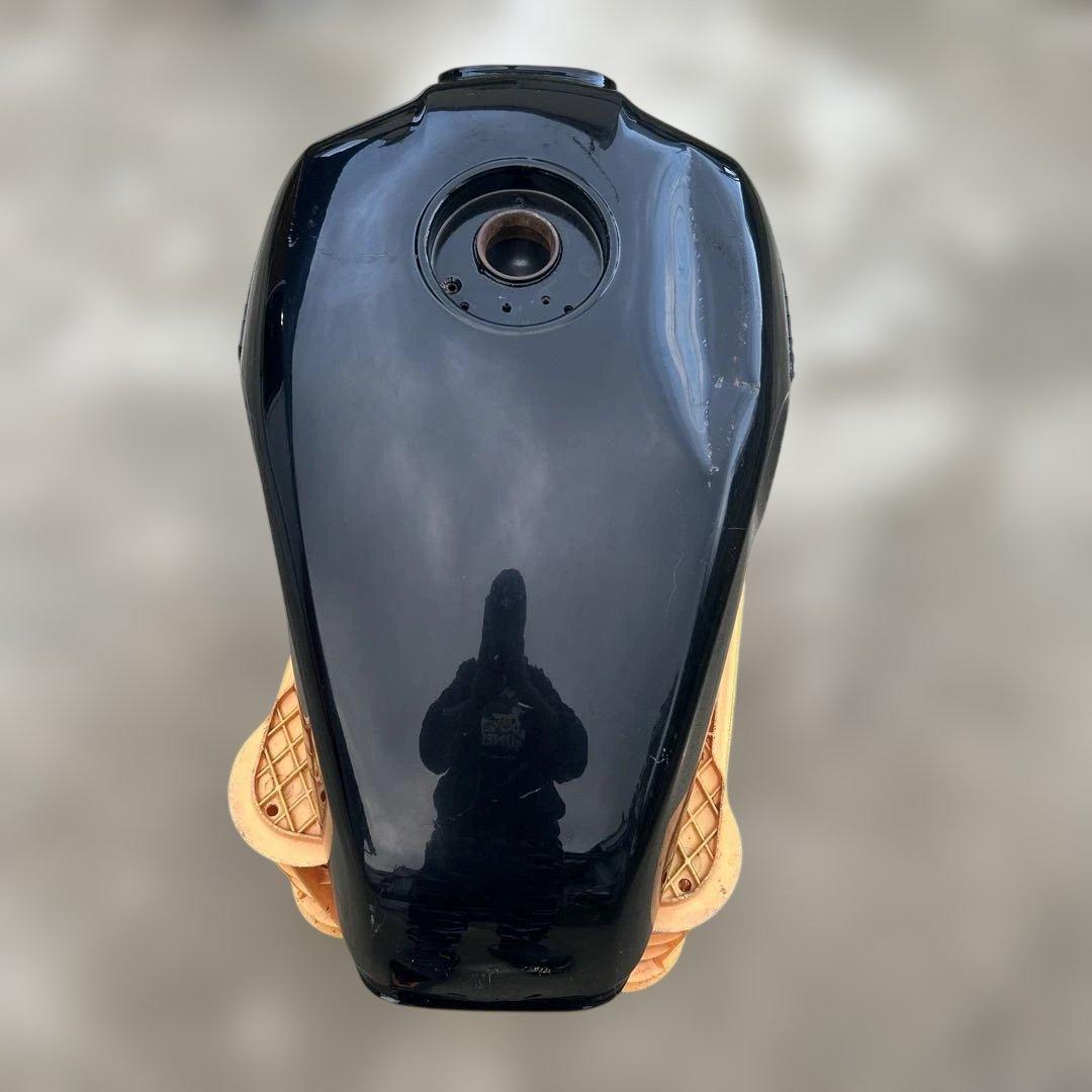 年末価格　YAMAHA XJR400 4HMタンク　凹み有　純正キー付き