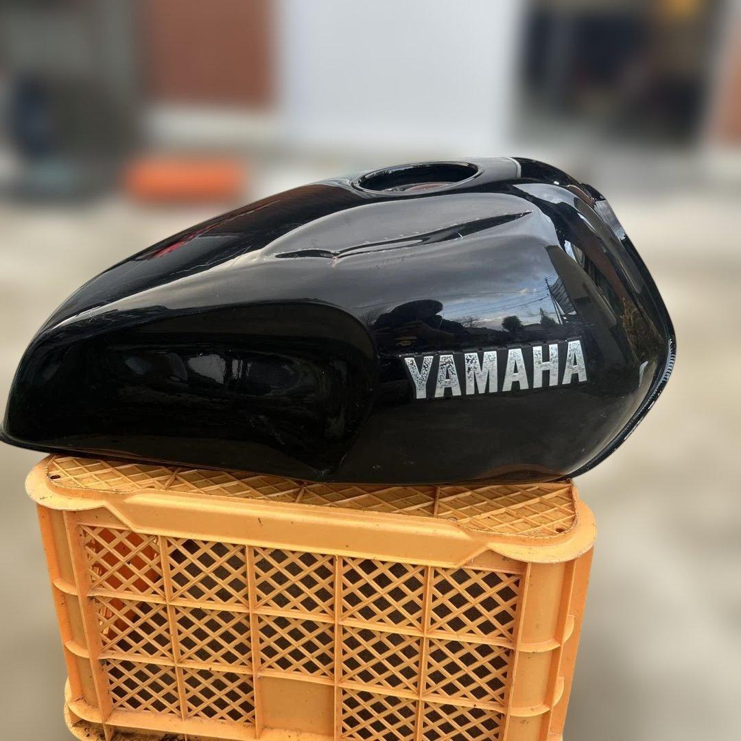 年末価格　YAMAHA XJR400 4HMタンク　凹み有　純正キー付き
