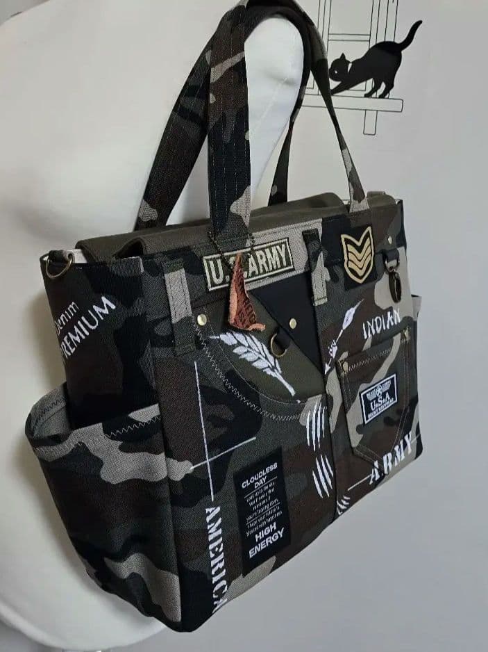 大きめデニムリメイクバッグ ファスナー ＆サコッシュ ＆底板 ＆ストラップ付き