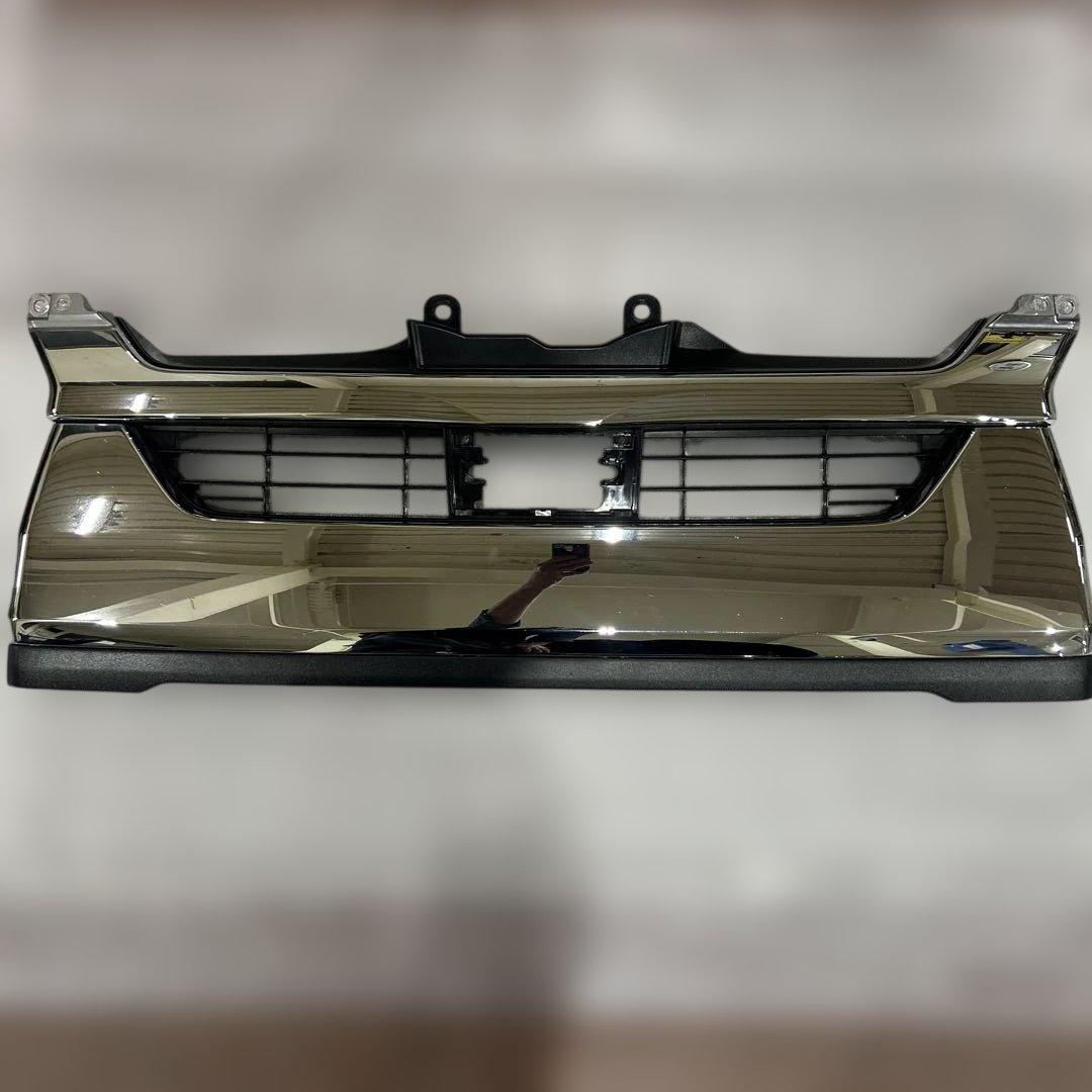 トヨタ　純正　200系　ハイエース　フロントグリル　メッキ