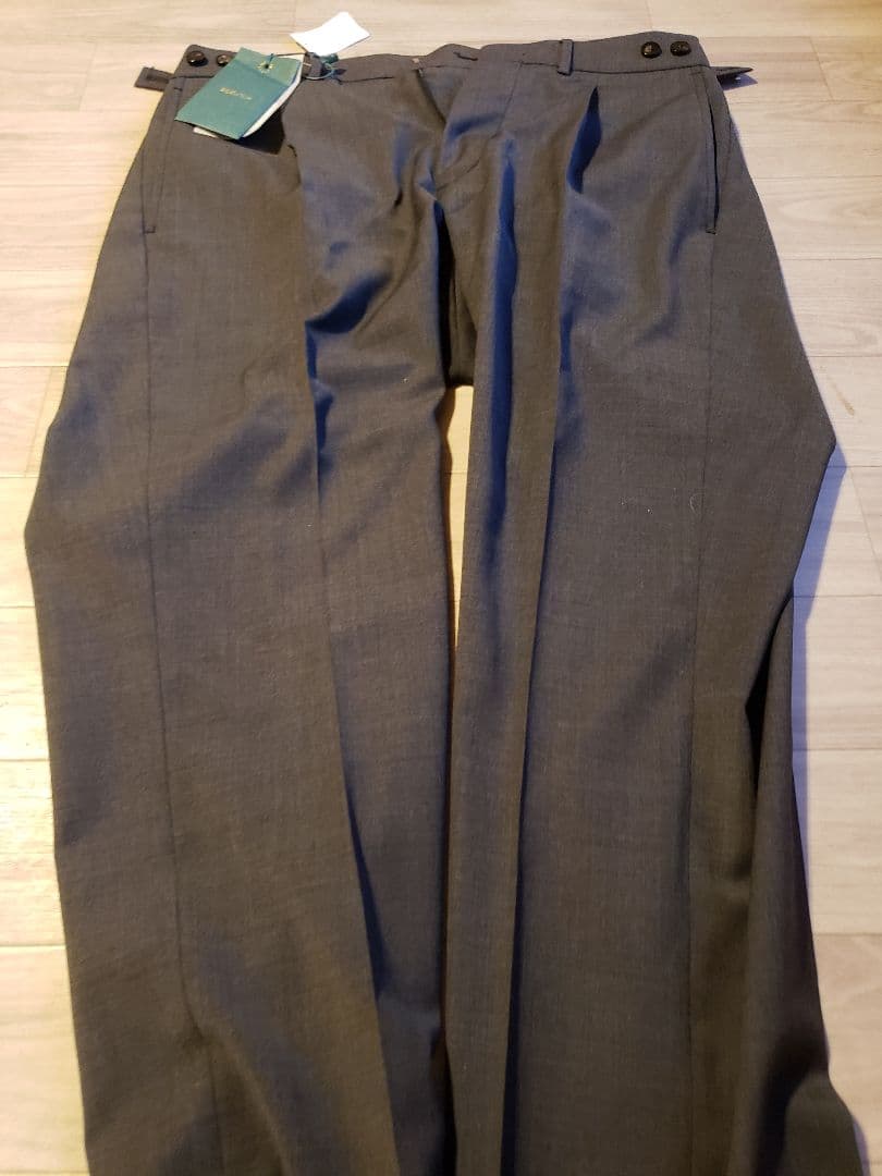 新品未使用berwich ベルトチャコールグレー48です。