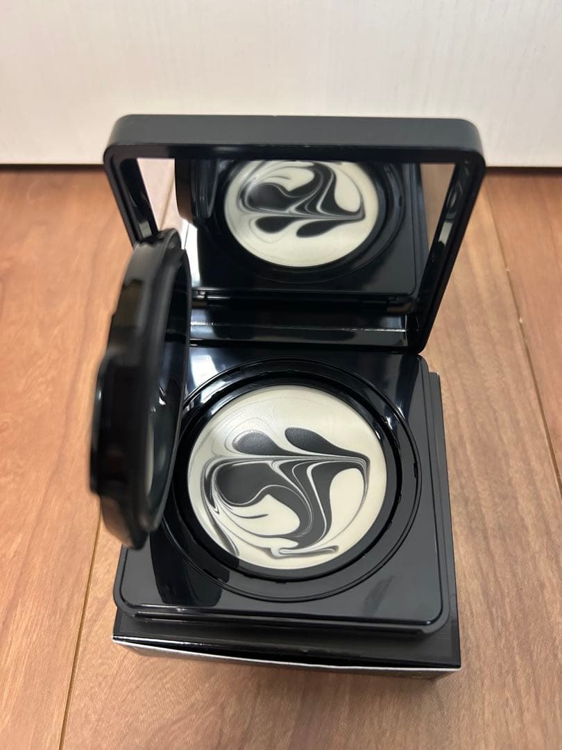 GVENCHY ソワンノワール UVコンパクト