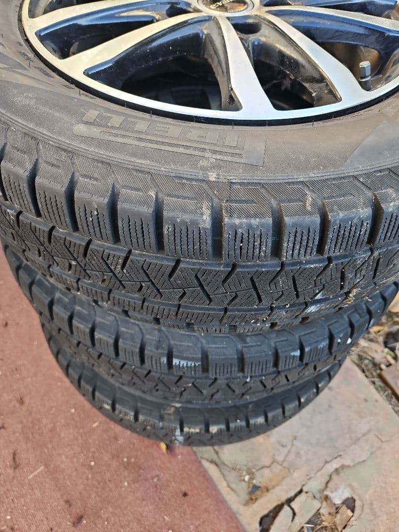 ア*読様 Pirelli スタッドレスタイヤ 15インチ ホイールセット