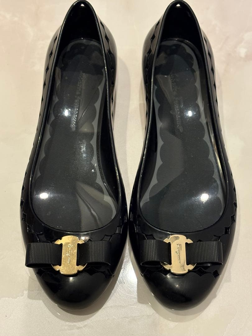 サルヴァトーレフェラガモ ラバーシューズ ヴァラ　フラット パンプス