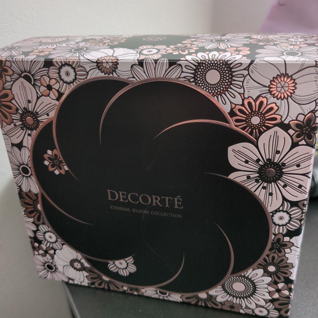 DECORTÉ Eternal Bloom Collection